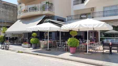 A refreshed outdoor space for kids and adults. Carefully crafted coffees, great prices, and a dedicated kids’ area.